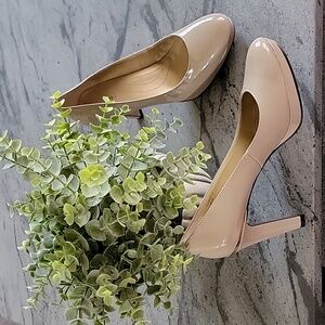 TAHARI Patent Leather Upper Platform Pump Carol 1 Beige size 6.5M